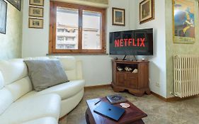 Shell Apartment - Spazioso Attico Con WiFi Gratuito e Posto Auto